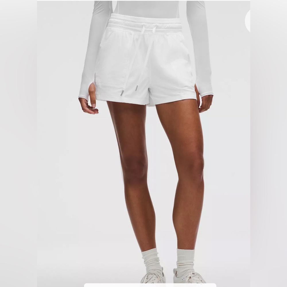 🆕 Lululemon 🍋Dance Studio
High-Rise Lined Short 3.5"